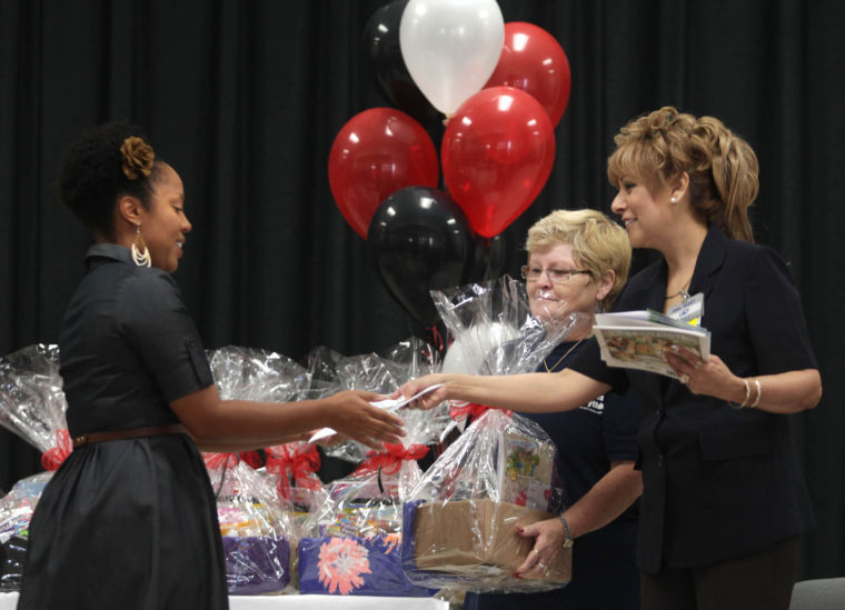 Walmart rewards teachers